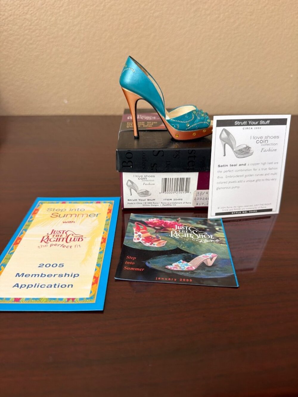 2004 Just the Right Shoe by Raine "Strutt Your Stuff" #25495 NEW in Box